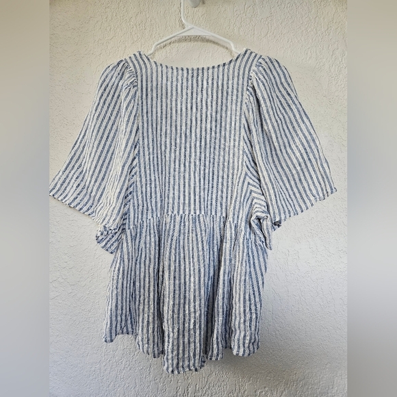 Linen Blend V-Neck Top Size Medium Blue and White - Picture 3 of 5